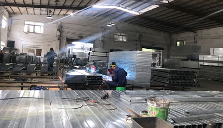深圳大通建材，引領(lǐng)施工工地圍擋新市場(chǎng)，鋼圍擋、pvc圍擋生產(chǎn)銷售廠家。